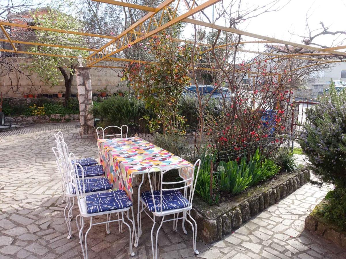 Apartment In Omisalj - Insel Krk 39736 Exterior photo